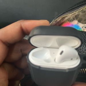 APPLE AIRPODS(LEFT MISSING)